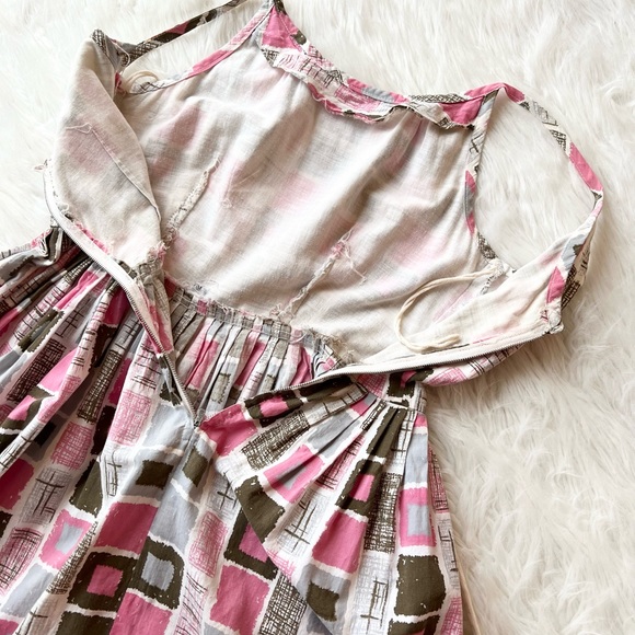 Vintage 1950s 50s Geometric Pattern Pink Dress / MEDIUM - Picture 4 of 7